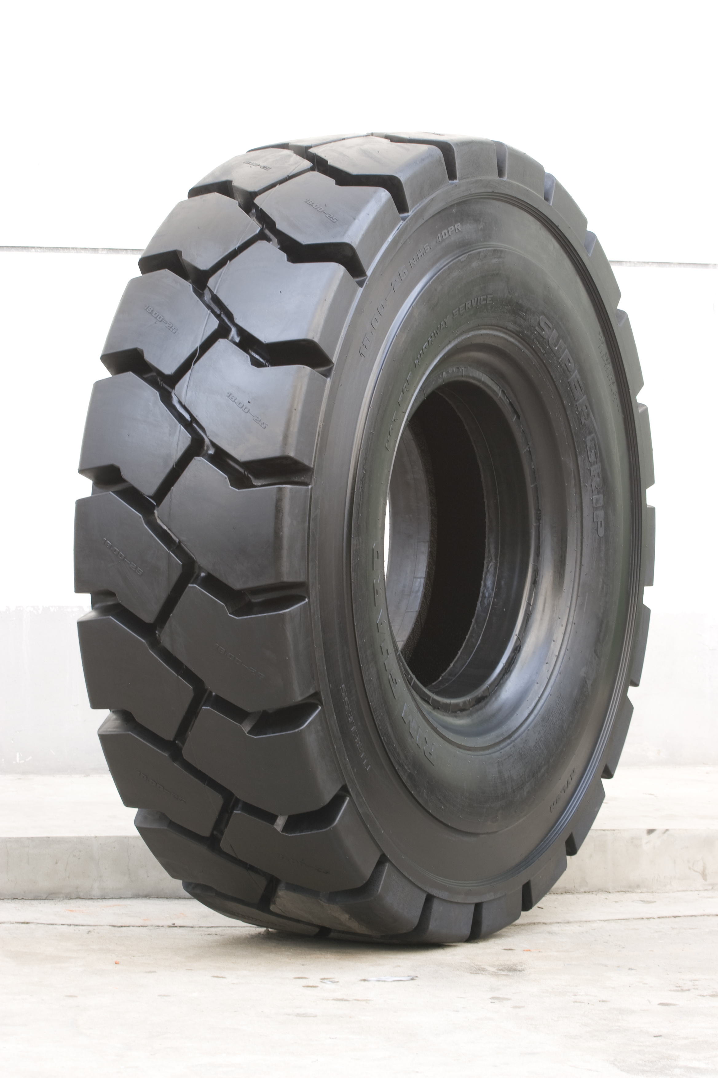 Forklift Crane 16.00-25 36PR Solid Tires For Front Rear Wheel