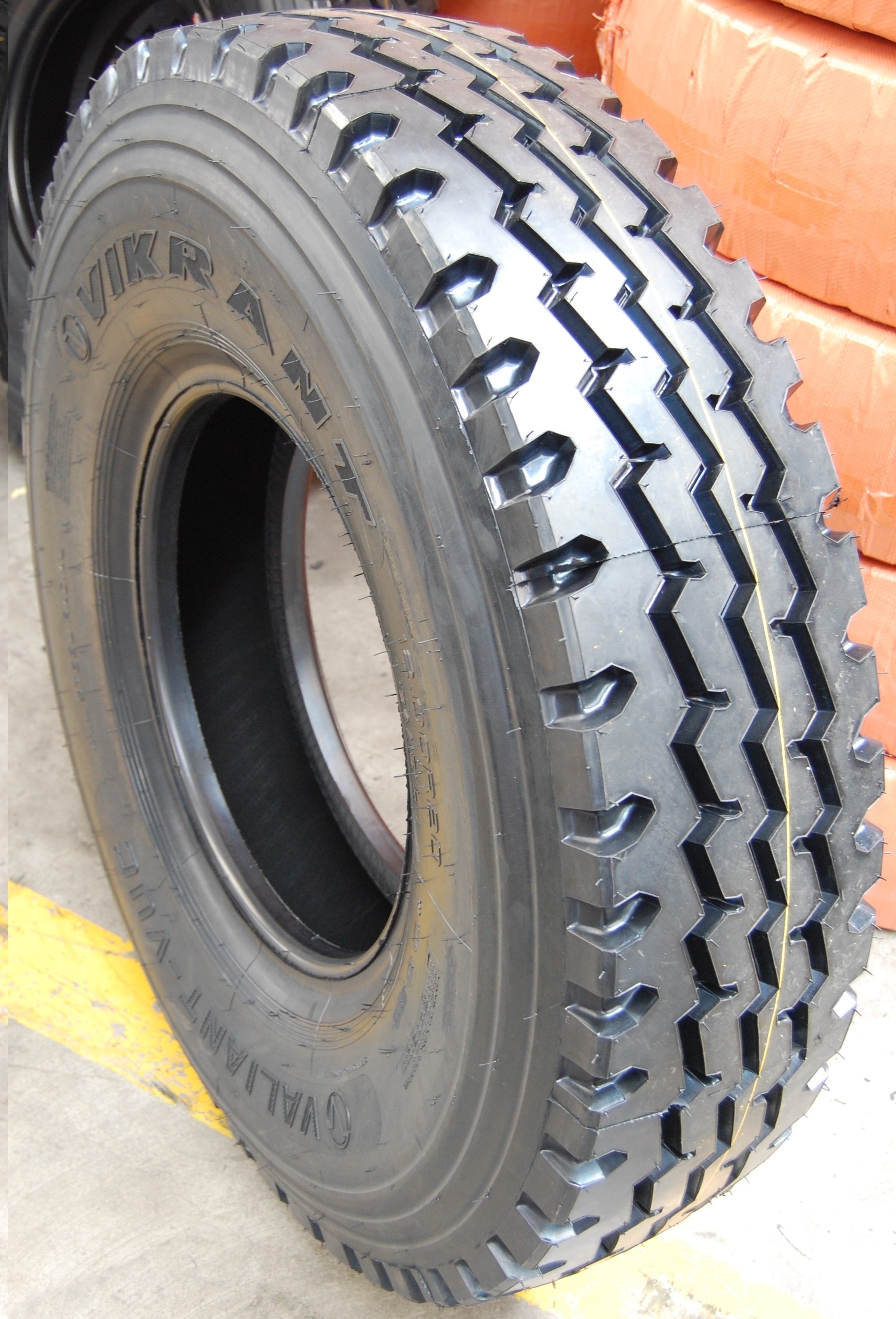 Annaite 300 All Position Tires 11R22.5 12R22.5 13R22.5 315/80R22.5 On/Off Road Tires