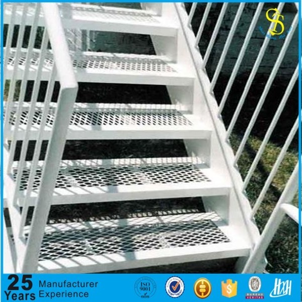 Perforated grilles metal mesh panel iron stair mesh deck for construction