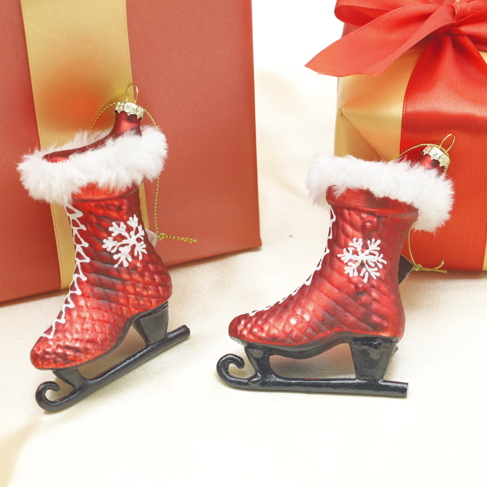 Cute Red Xmas Tree Ornament Pendant Shoe Boots Holiday Wedding Party Gift Flat Glass Ice Skate Christmas Ornament Logo