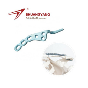 acromial end clavicle bone fracture trauma  orthopedic LCP titanium hook shape locking cervical plate