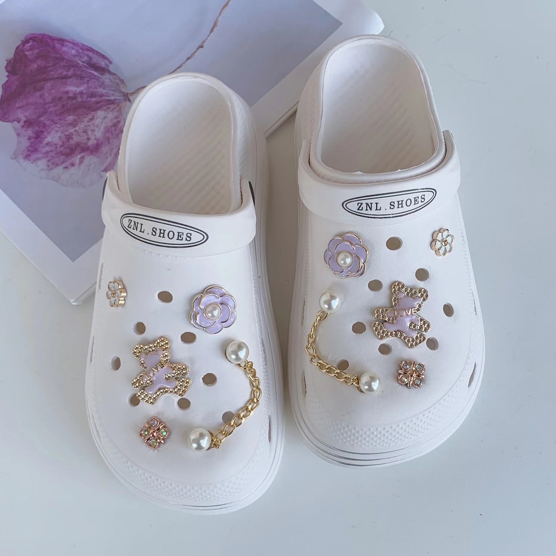 10pcs Sets Summer New Purple Designer 3d Bear Clog Shoe Charms Pearl Chain Enamel Camellia Clog charms For Ladies' Sandal Clog