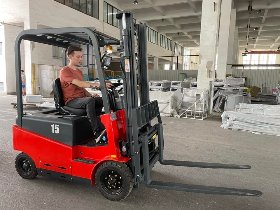 SHUNCHA Hot sale Mini 4 Wheel 1500kg 1.5ton 2ton Capacity warehouse use small Electric Forklift