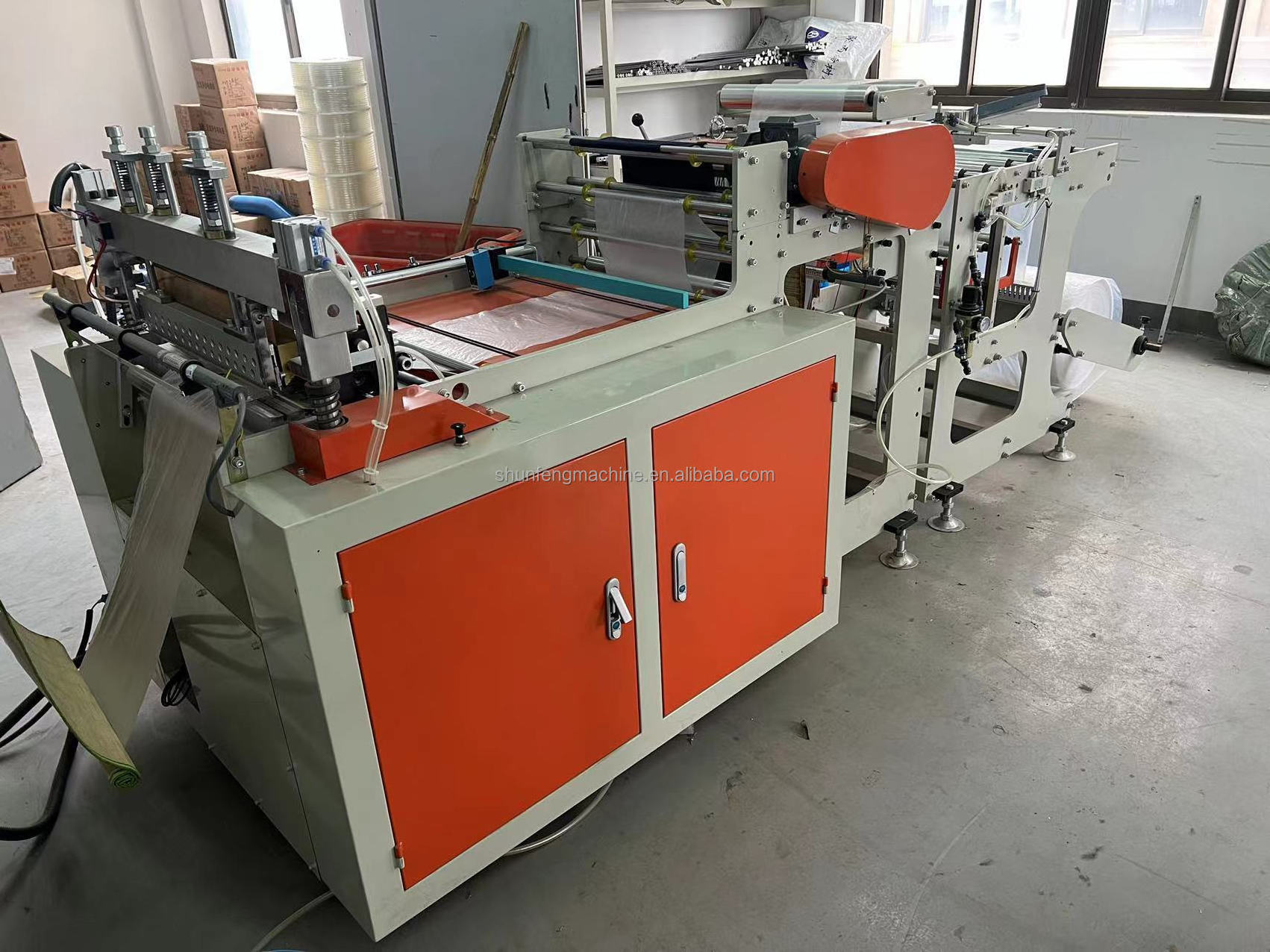 Gusseted Poly Bag rolling making machine