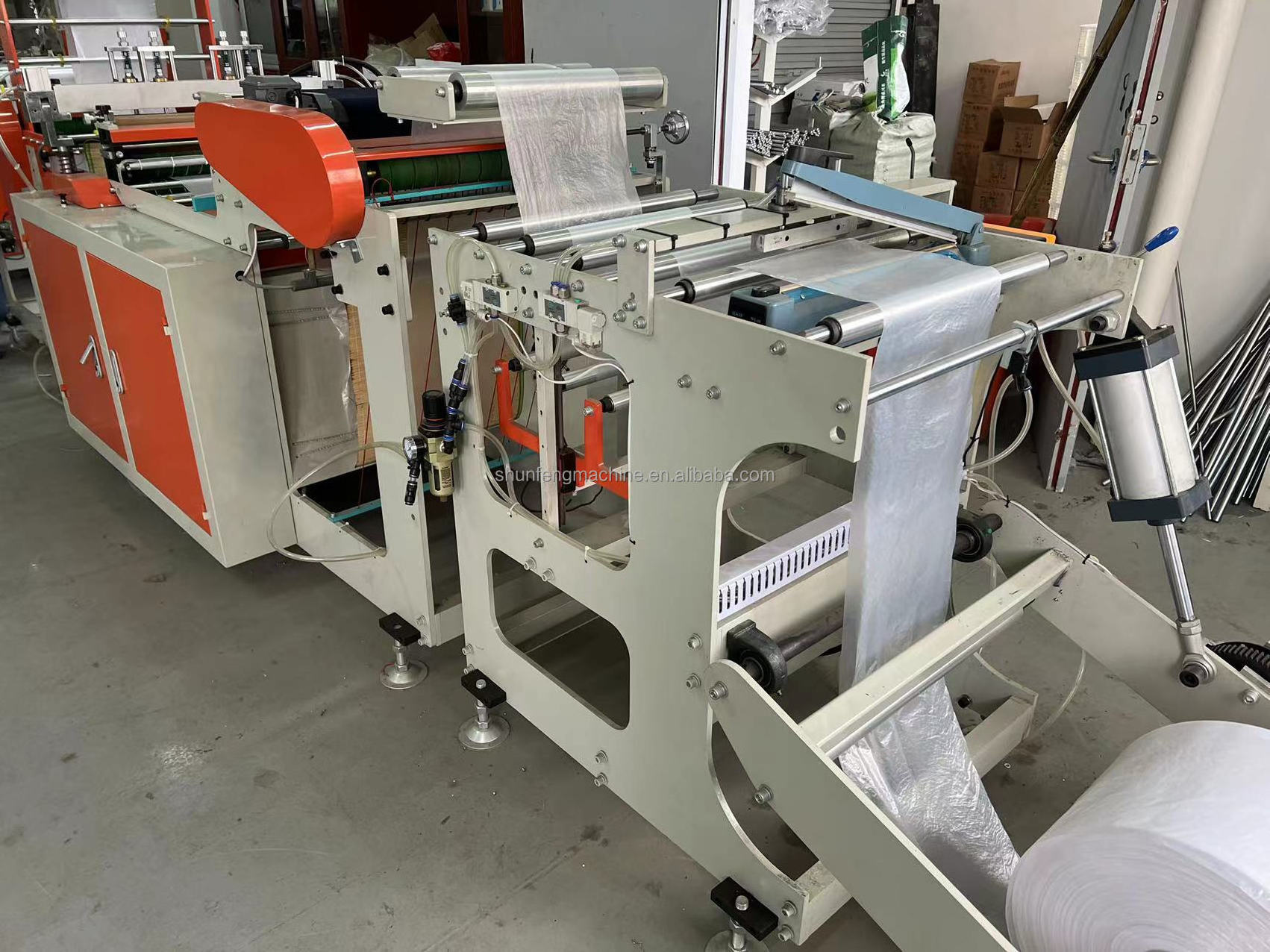 Gusseted Poly Bag rolling making machine