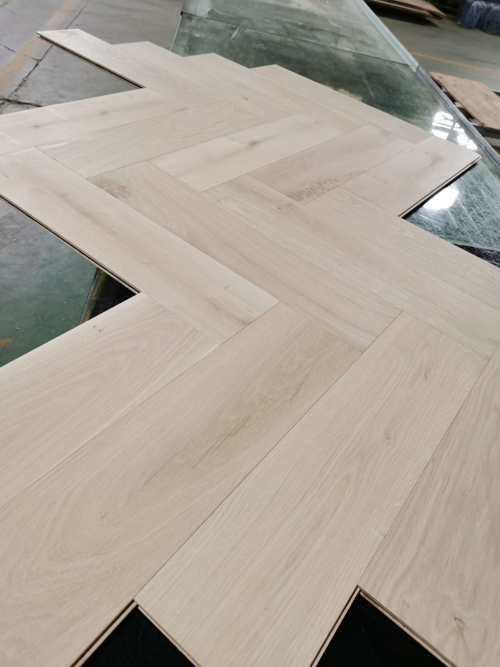 High quality imitation larch timber floor tiles building materials for house construction unfinished engineered wood flooring