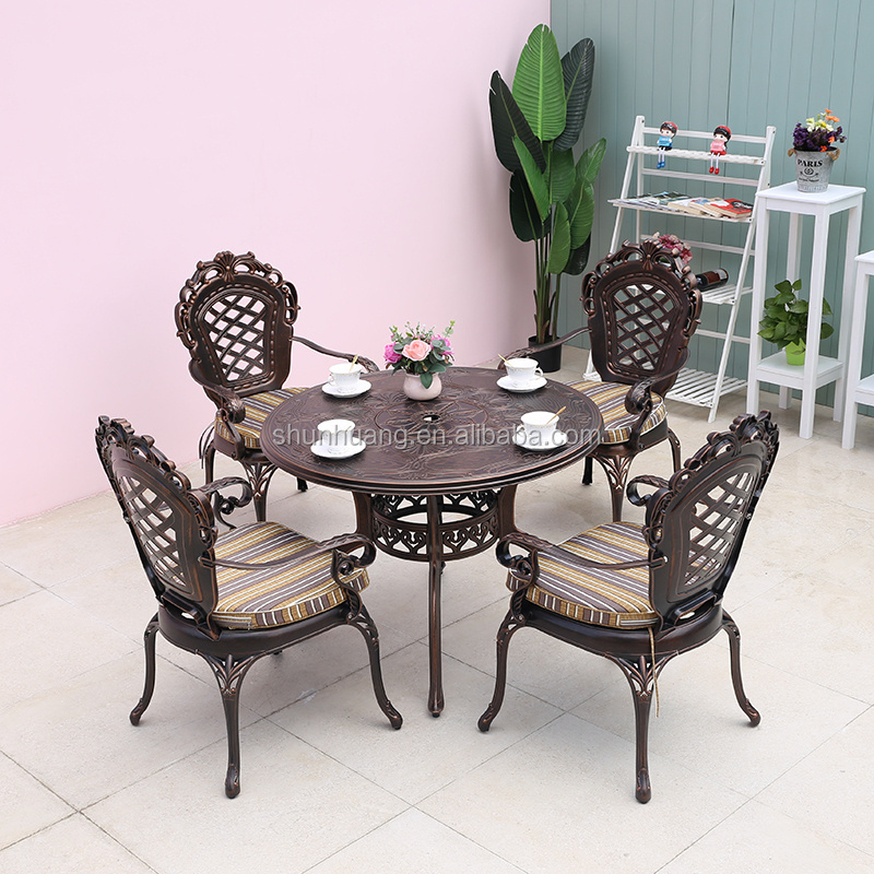 Promotional designs outdoor backyard furniture cast aluminium small table dining set