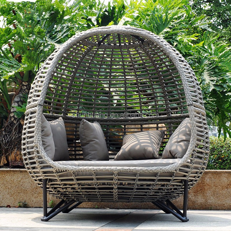 PE rattan garden sun lounger wicker day bed for sale