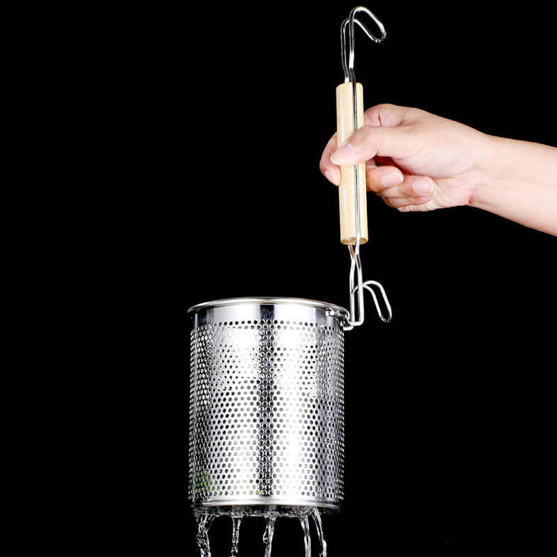 Stainless Steel Strainer Pasta Basket with Wooden Handle Noodle Strainer Fry Colanders