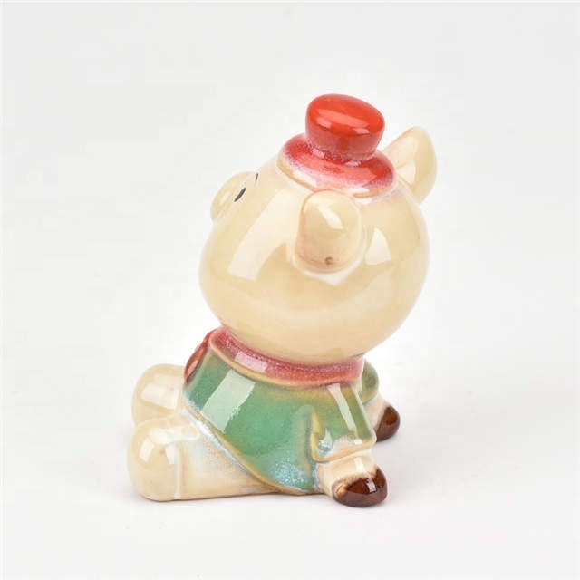 Mini cheap home desktop decoration new product Sitting style Cartoon Animal Statue Ornament sculpture Blue and red ceramic pig