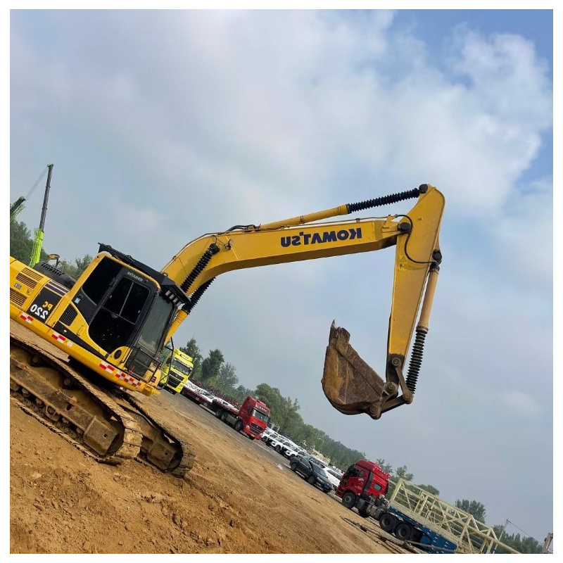 Komatsu used excavator good quality model PC220 PC200