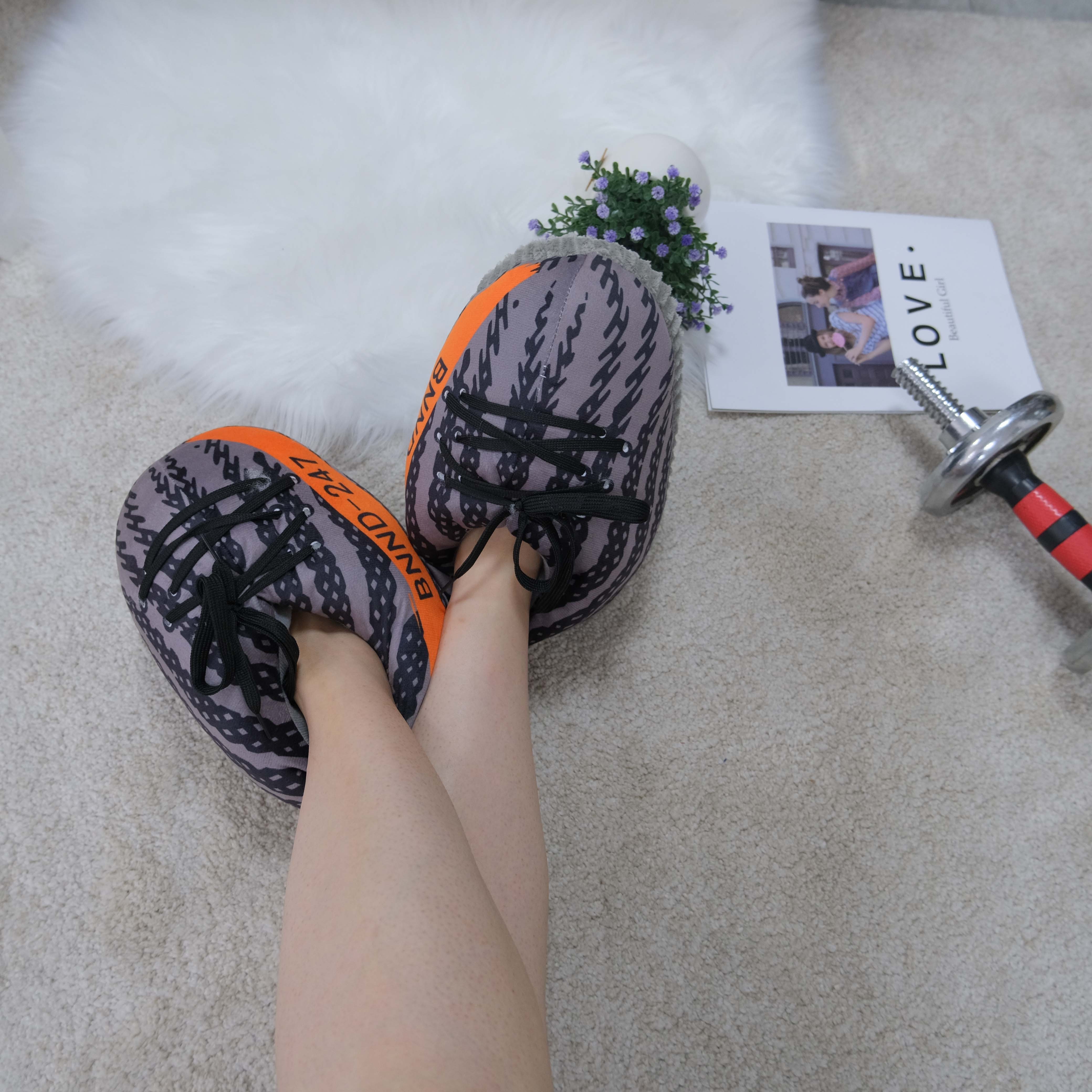 Plush One Size Fits All Sneaker Yezzy Slippers Warm Comfortable Indoor Wholesale Popular Winter for Women House Shoes Winter EPE