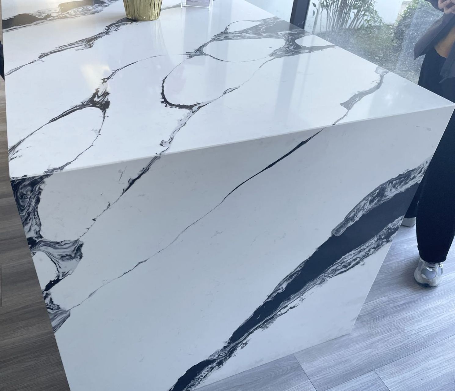 White Calacatta Artificial Engineered Stone Artificial Quartz Stone Slabs for Kitchen&Vanity Tops