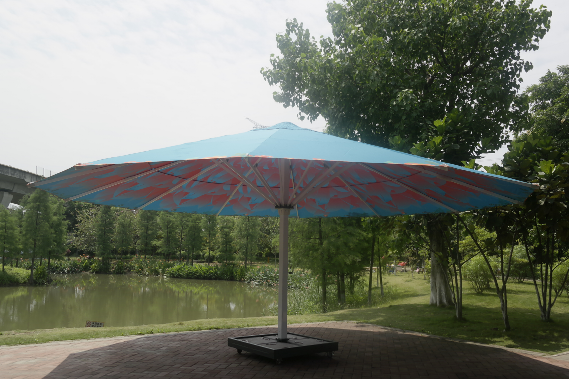 2022 Factory Whole Sale Big Size Wind Proof Swimming Pool Strong Aluminium Garden Umbrella With Led Light