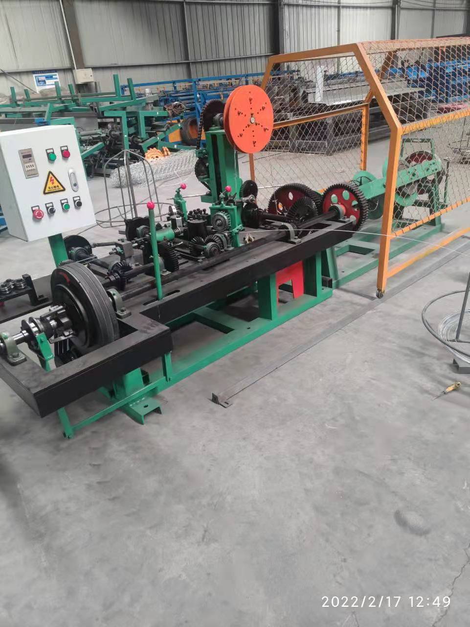 Good Quality Iron wire single double Strands galvanized barbed wire machine/barbed wire making machine factory