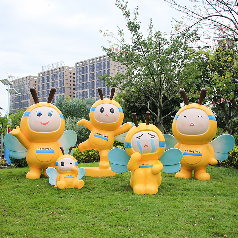 Life size cartoon bee sculpture statue fiberglass garden for outdoor forest courtyard landscape park resin animal sculpture