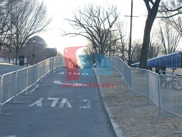 Galvanized Mobile Event Concert Outside Portable Road Security Temporary Pedestrian Steel Barricade Crowd Control Barriers Fence