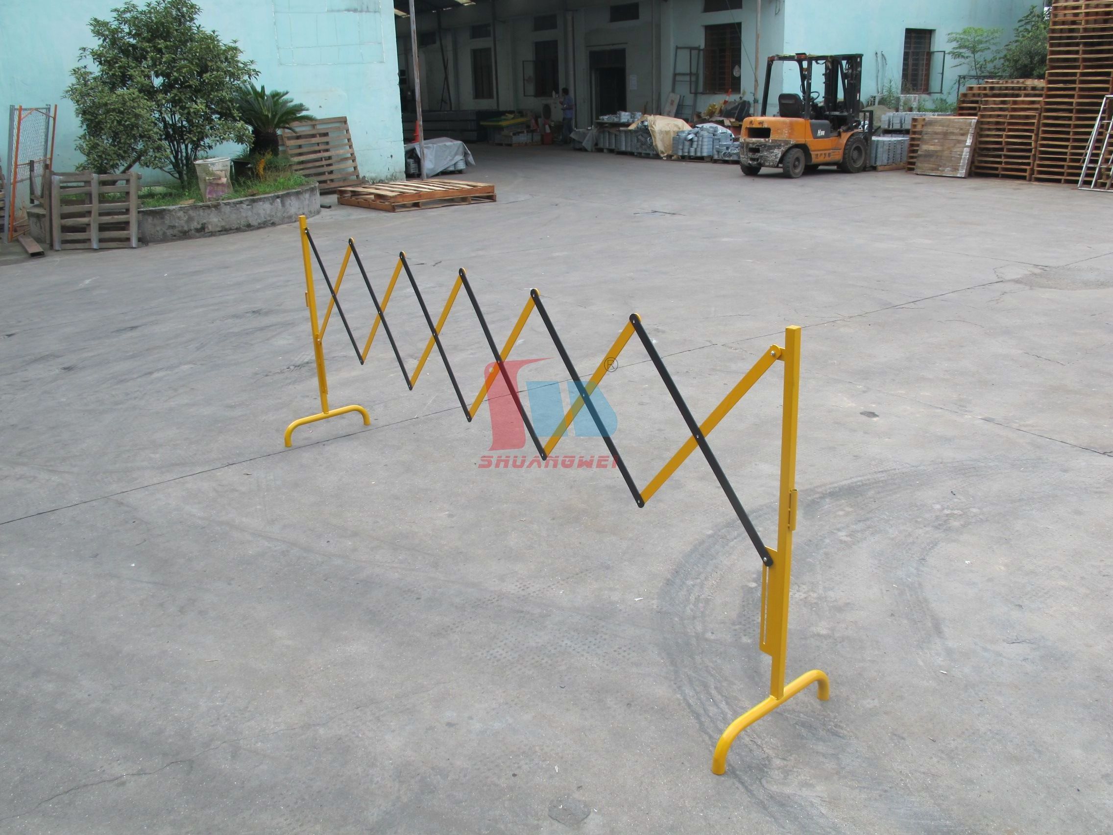 Steel Retractable Safety Door Traffic Sliding Folding Fence Security Scissor Gate Metal Barricade Expanding Safety Barrier