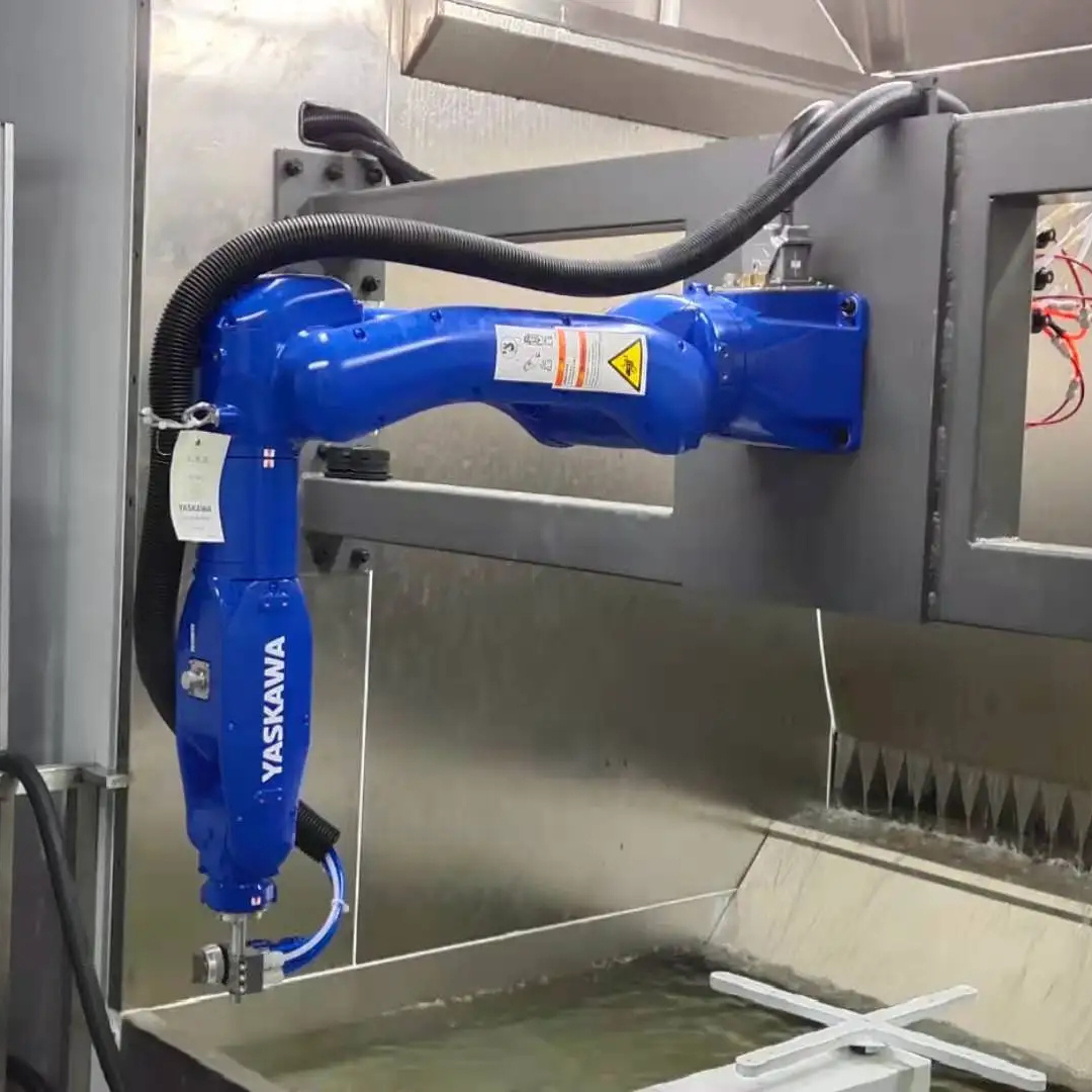 Japan YASKAWA AR900 China Supplier 6 Axis High Accuracy Polishing Industrial Robot With Robot Clothing Cover For Car Spraying