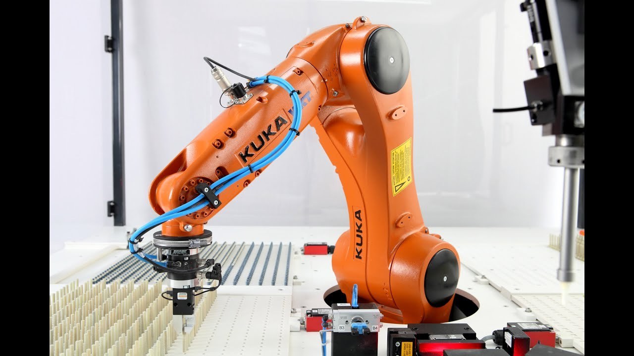 KUKA KR20 R1810 Industrial Robot Arm 6 Axis 8kg Payload With Robot Gripper Loading And Unloading Robot for Palletizing Handling