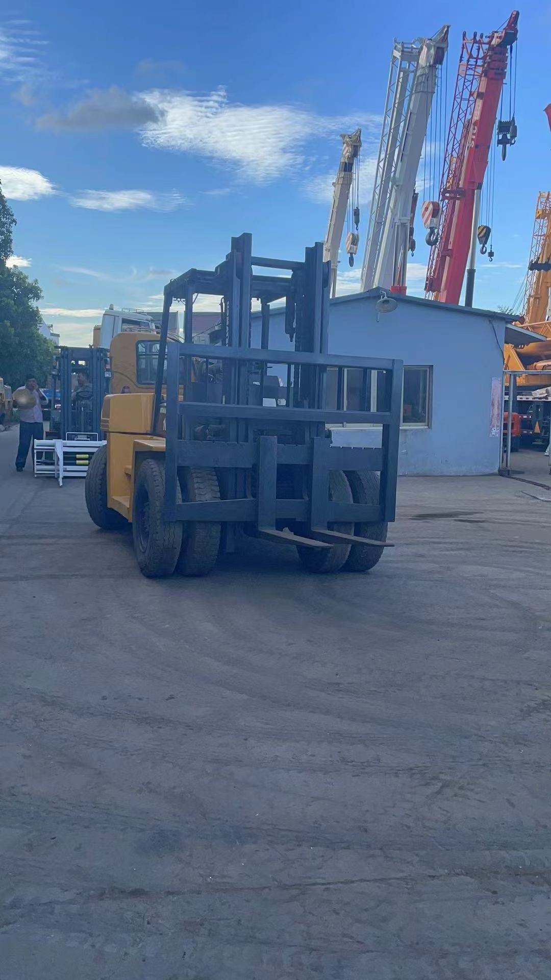 Medium forklift Komatsu FD100 10 tons 15tons 20tons forklift truck in good condition