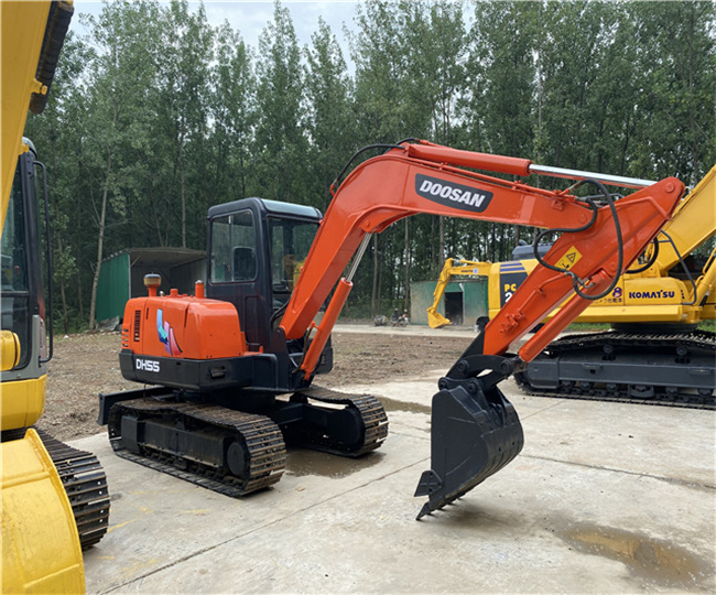 Used/ second- hand mini doosan dh55 excavator cons doosan55 5 ton excavator with blade digger machine 5 ton