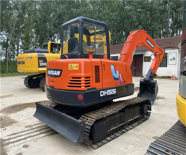 Used/ second- hand mini doosan dh55 excavator cons doosan55 5 ton excavator with blade digger machine 5 ton