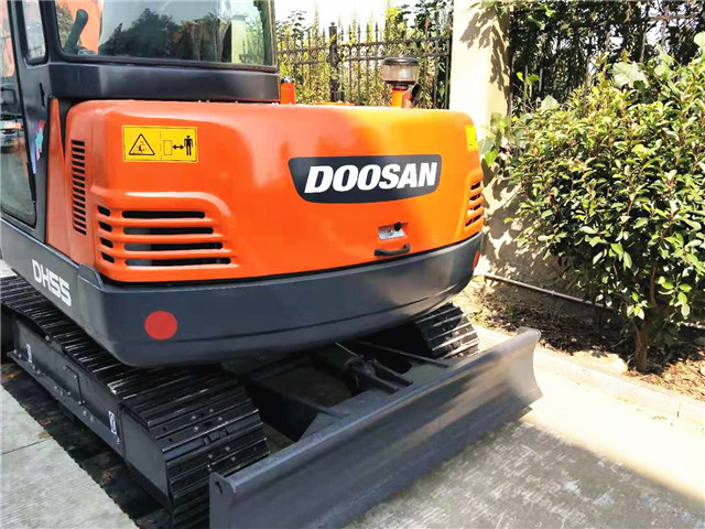 Used/ second- hand mini doosan dh55 excavator cons doosan55 5 ton excavator with blade digger machine 5 ton