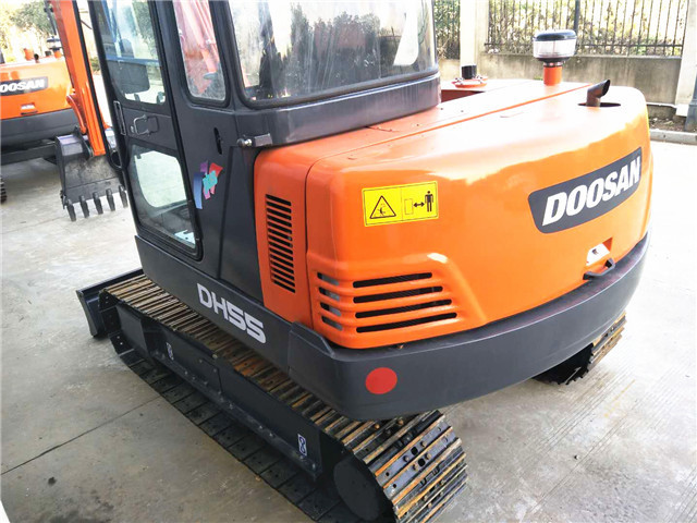 Used/ second- hand mini doosan dh55 excavator cons doosan55 5 ton excavator with blade digger machine 5 ton