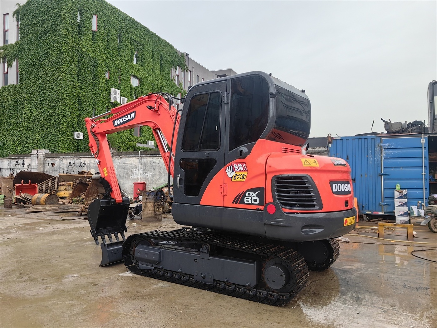 Used Doosan DX60 hydraulic crawler excavator 6 ton mini construction digger excavators for Sale