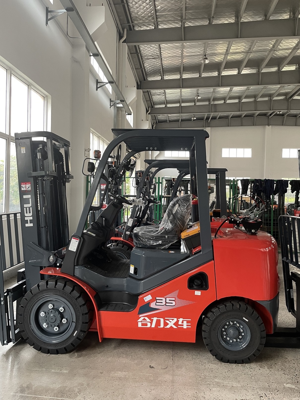 LNG Forklift Truck gas forklift 3.5ton China top brand  Heli forklifts LPG Gasoline