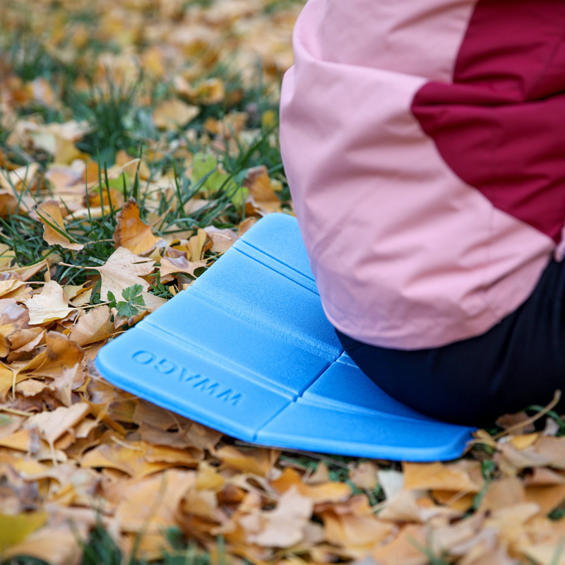 Outdoor foldable Beach Camping Mat Easy-Carry, Water-Resistant, Dirt-Proof Foam Cushion for Picnics, Camping & More