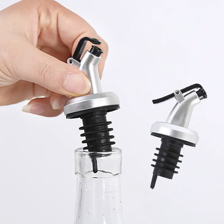 Oil Bottle Stopper Food Grade Rubber Seal Wine Pourer Lock Plug Sealing Leak-proof Nozzle Sprayer Liquor Dispenser Kitchen Tool