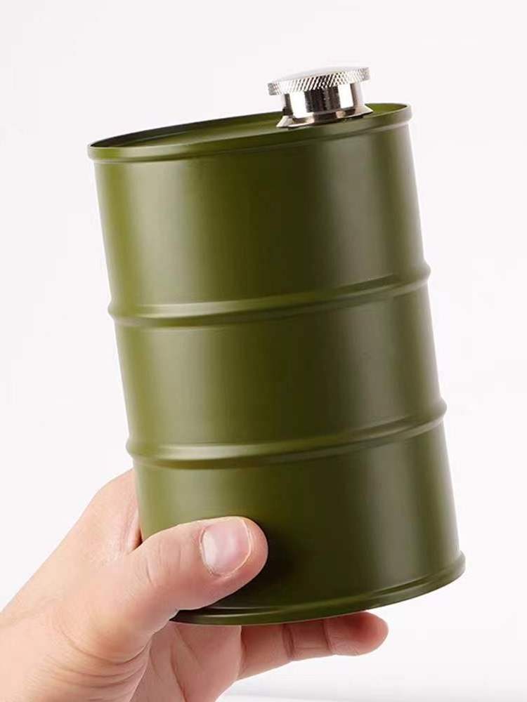 Custom Logo Outdoor Portable Wine Beer Can Jug Stainless Steel 750ML Hip Flask Oil Barrels Hip Cup