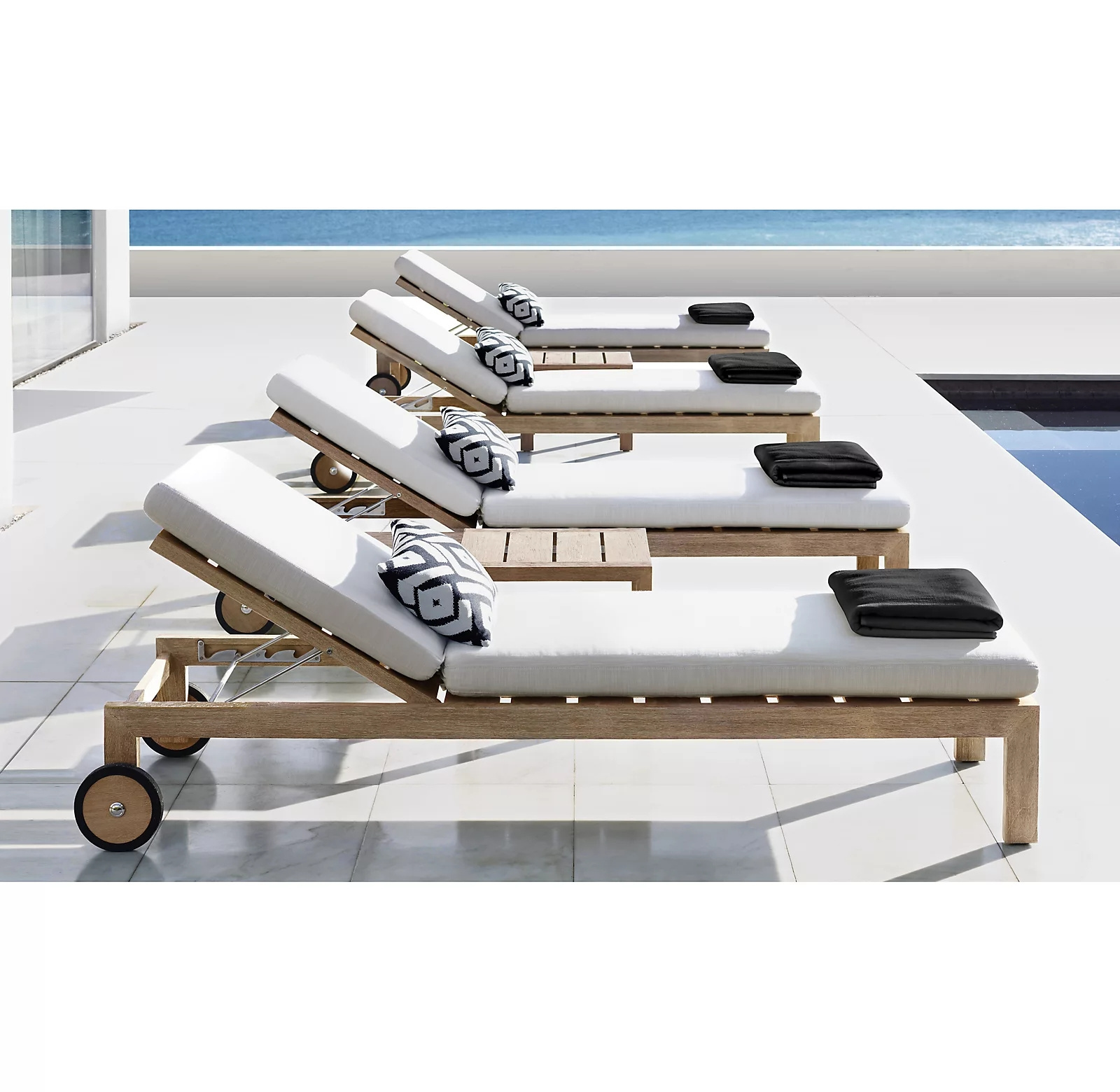 High quality beach lounger outdoor furniture pool chaise lounge wooden sunbed sun loungers with wheels