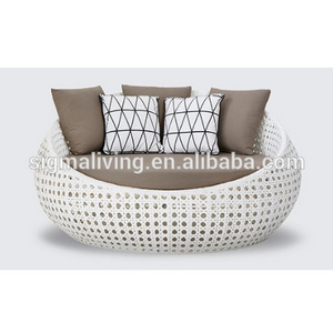 Outdoor furniture  factory direct garden furniture chaise all weather round shape sofa cum bed