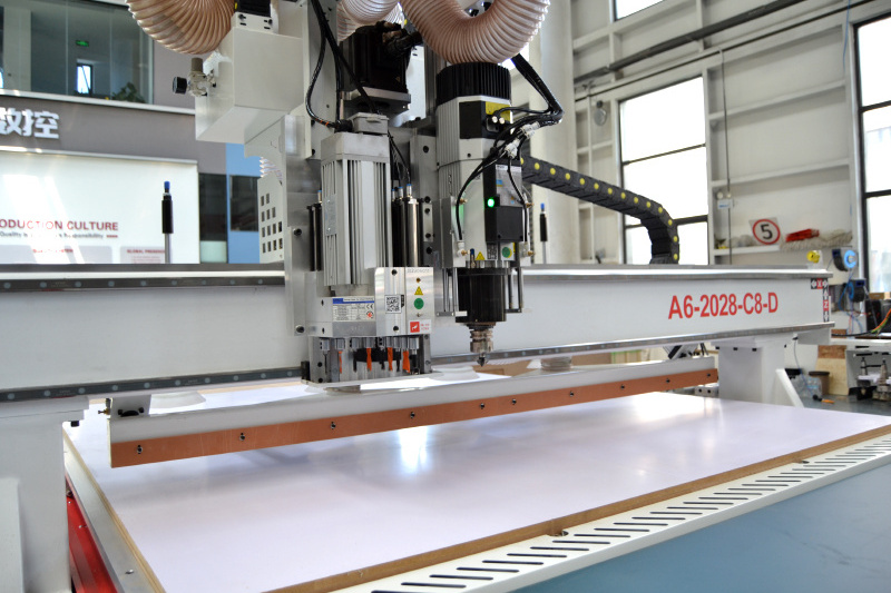 New Auto Nesting CNC Cutting Machine with Auto Loading Unloading Table for Furniture Manufacturing