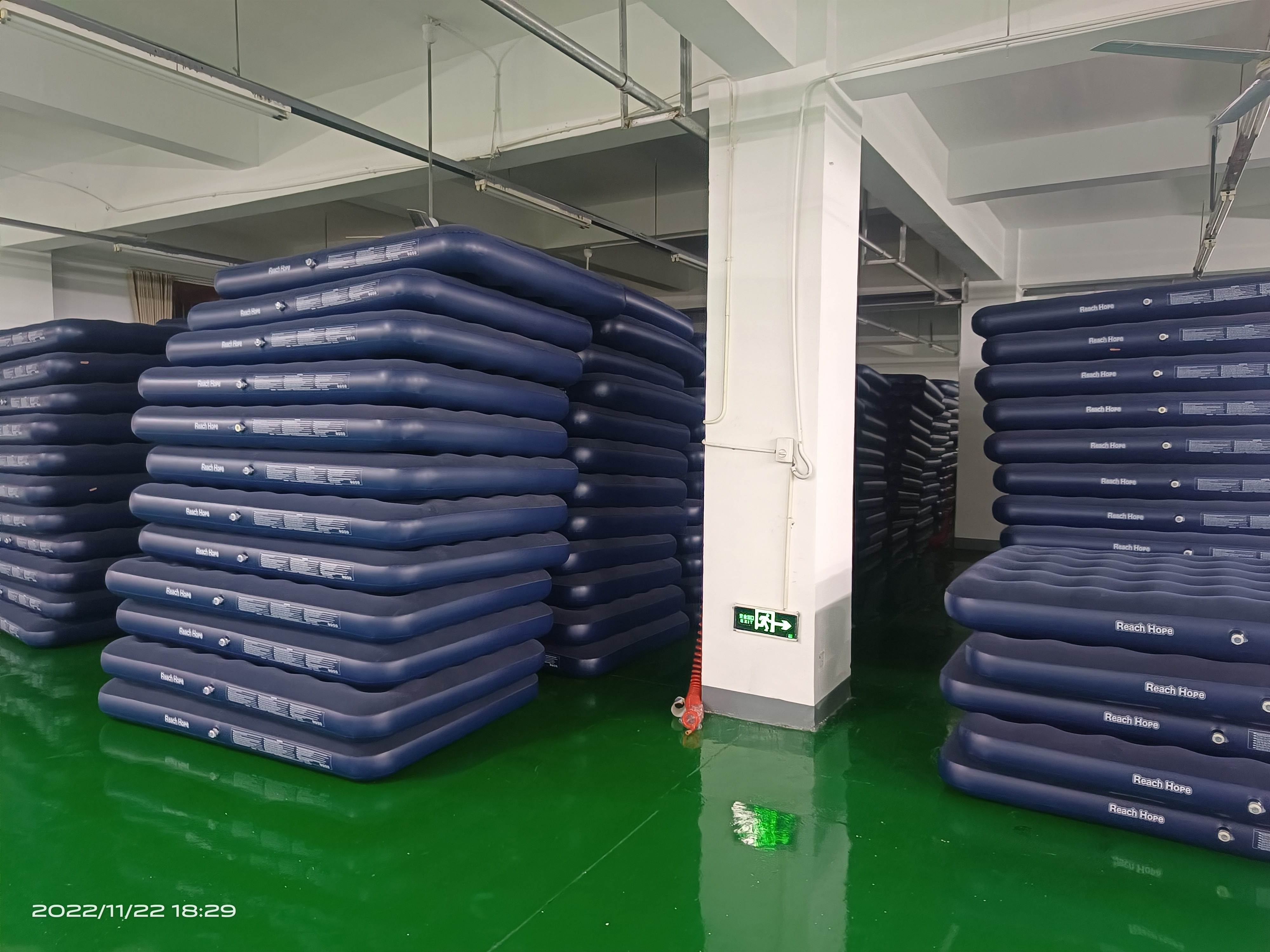 High Quality Inflatable King Size Flocked Airbed Air Beds Mattresses With Pump