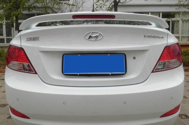 For Hyundai Verna Car Spoiler 2010-2015 ABS Material Primer Color Rear Wing Hyundai Accent Car Spoiler Tail Have A Brake Light