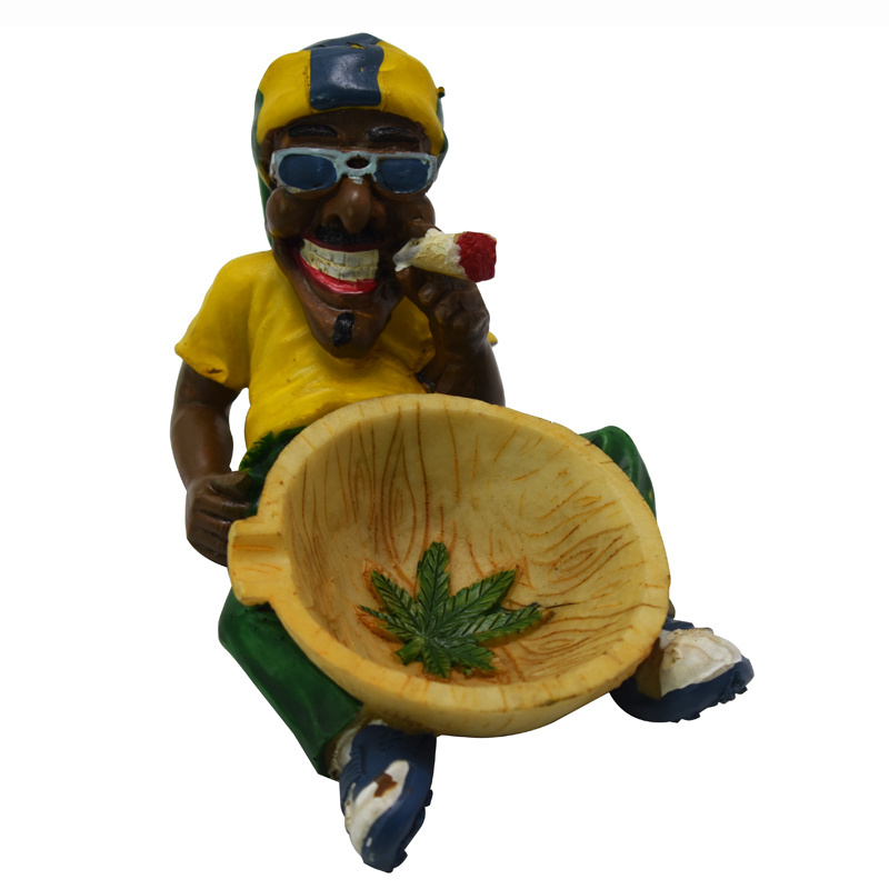 Wholesale Hot Selling Pocket Ashtray Custom Portable Cigarette Ashtray With Jamaican Man Holding Resin Ashtray