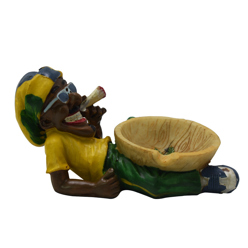 Wholesale Hot Selling Pocket Ashtray Custom Portable Cigarette Ashtray With Jamaican Man Holding Resin Ashtray