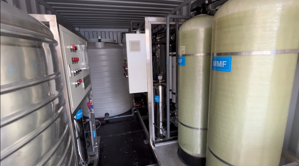 Compact Mobile water treatment system seawater desalination plant with UF  RO membrane reverse osmosis mobile machine