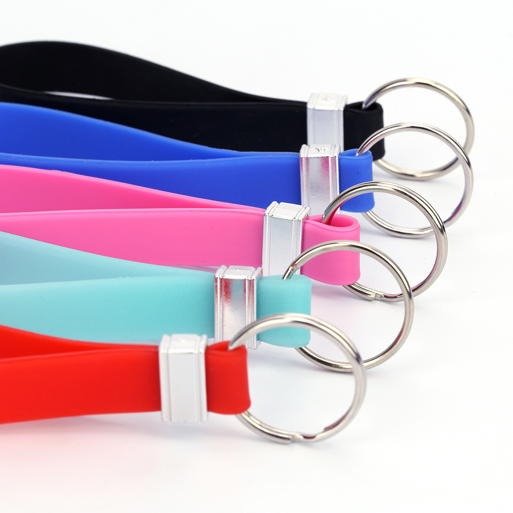 Custom Promotion Cheap Eco-friendly Rubber Wristband Keyring Silicone Bracelet Car Key Cover With Keychain