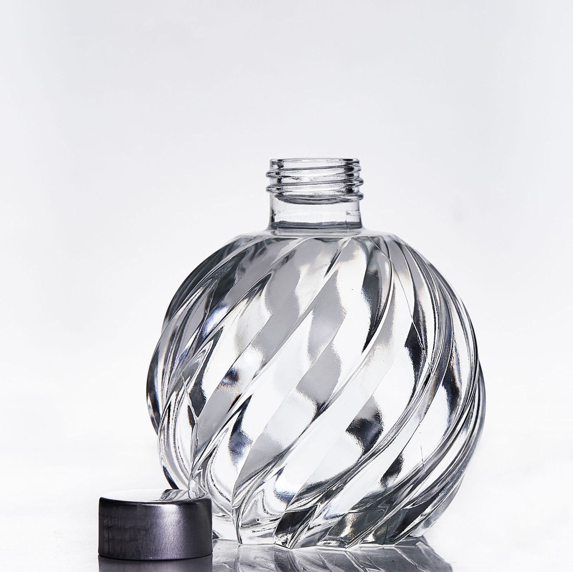 280ml creative pineapple shaped glass bottle unique shape glass beverage liquor wine bottle with silver screw cap