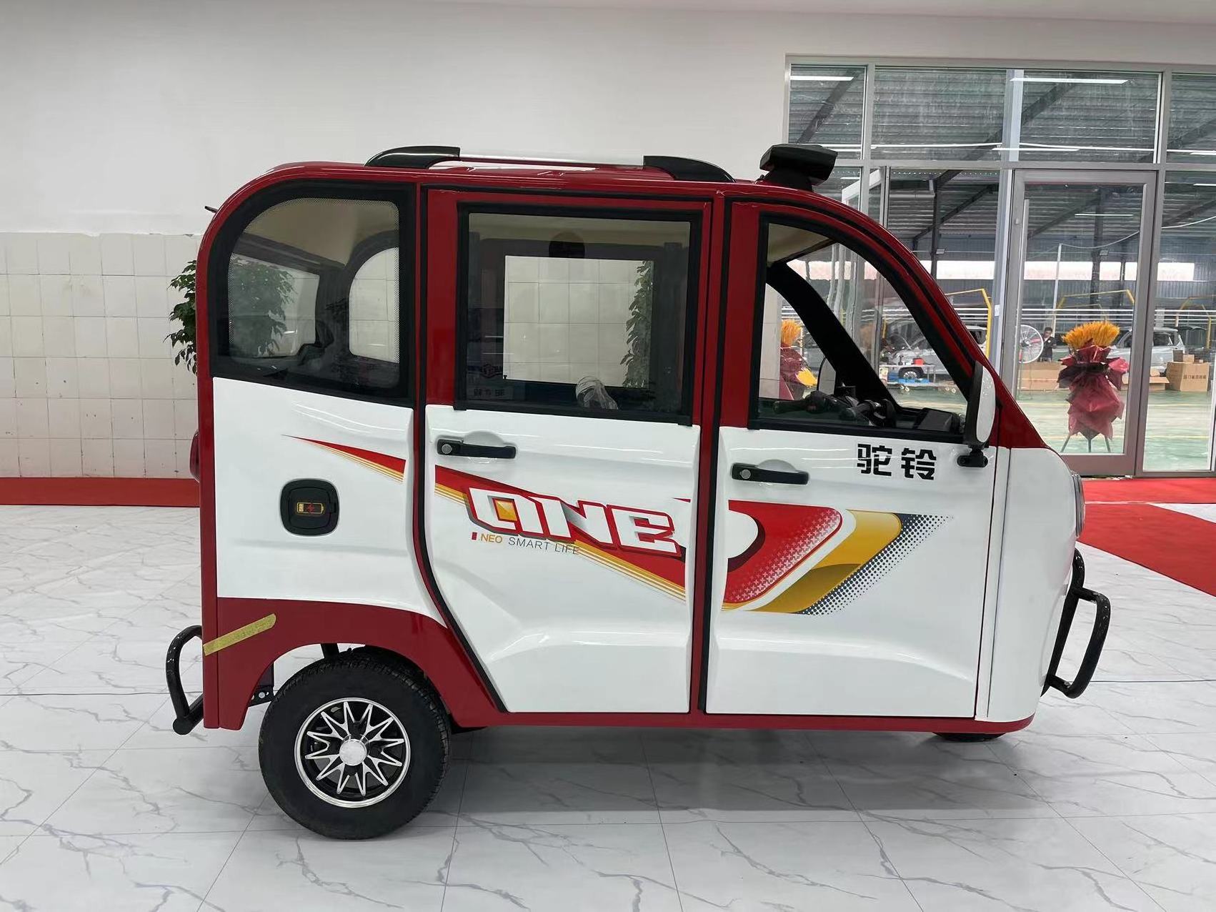 New 4 Seater Enclosed Electric Tricycle Motorcycle Tricycle Passenger Battery Tricycle Pure Electric Bike 3 Wheel