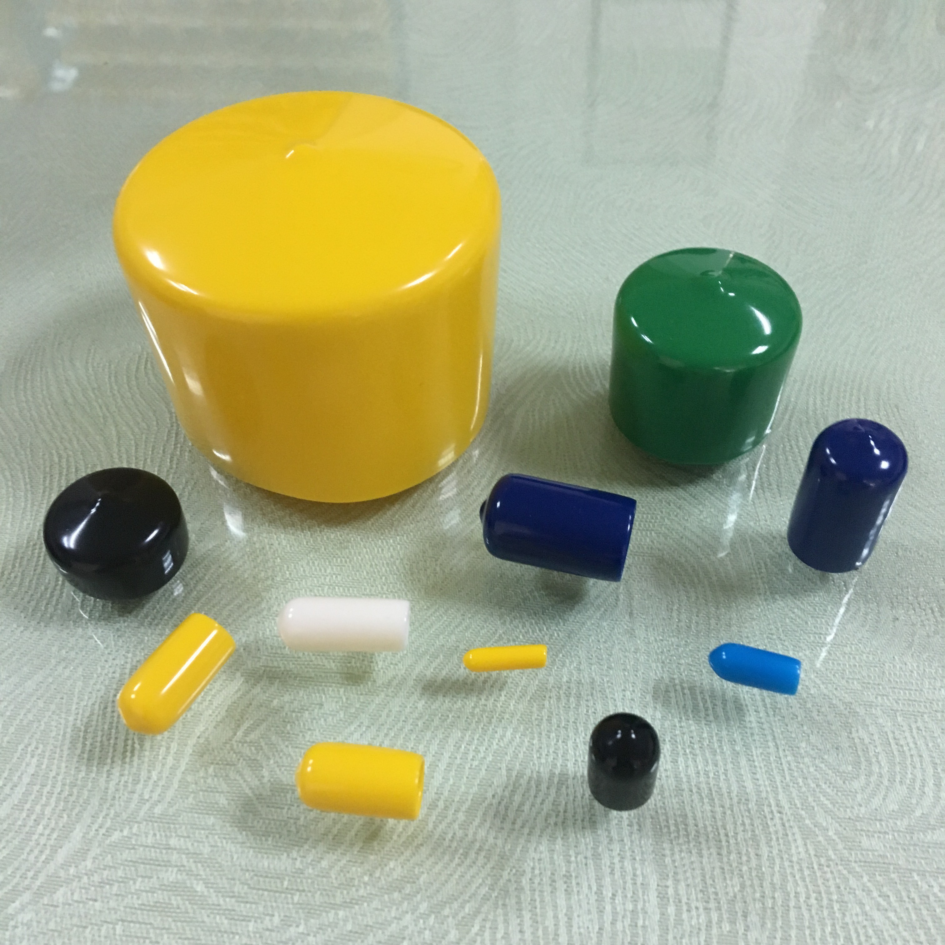 China Round Flexible Vinyl end caps with many sizes