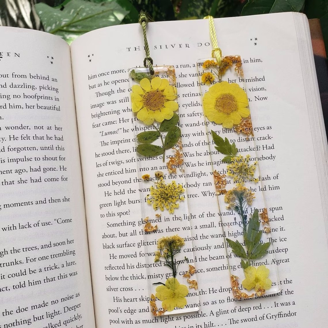 2023 Dried Flower Resin Bookmark Gift for School Kids Resin Floral and Glitter DIY Bookmark for Paper Book Reading