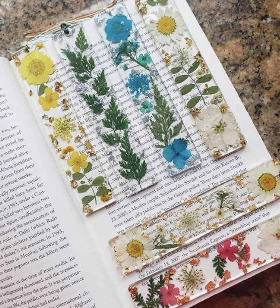 2023 Dried Flower Resin Bookmark Gift for School Kids Resin Floral and Glitter DIY Bookmark for Paper Book Reading