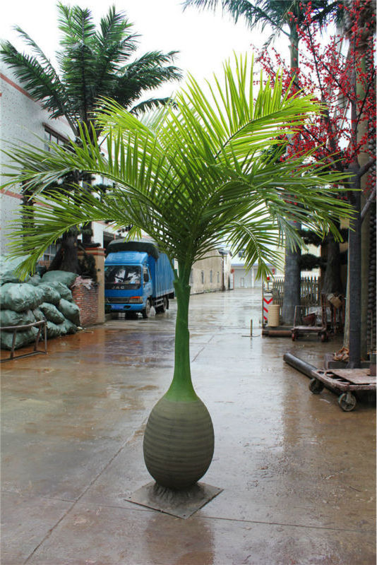 Outdoor Waterproof Artificial Coconut Tree Holiday Event Decoration Simulate king Palm Tree