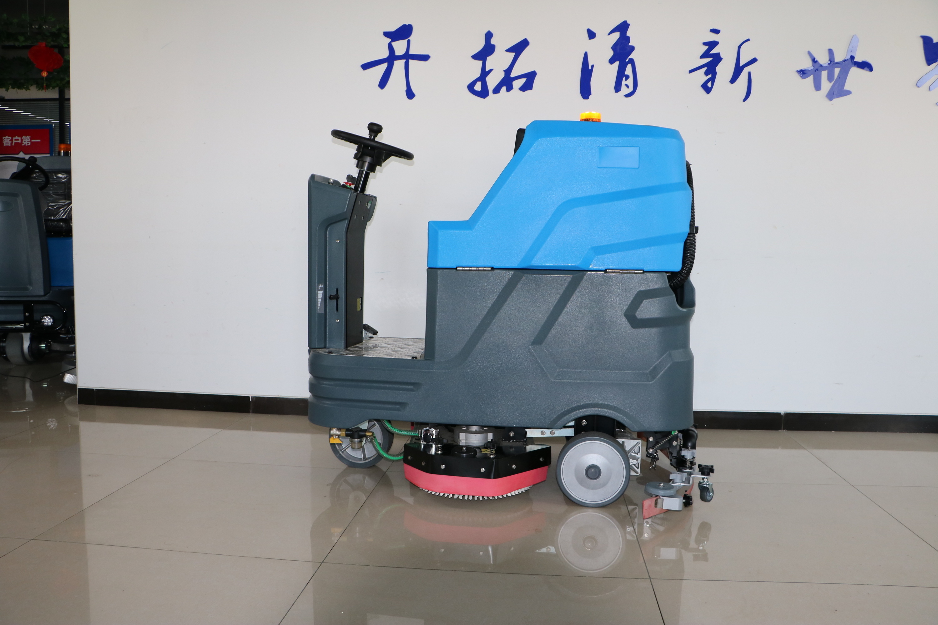 X80 High Quality Electric Ride-On Floor Scrubber Mini Scrubber Machine Small Dehumidifier with Core Components Motor and PLC